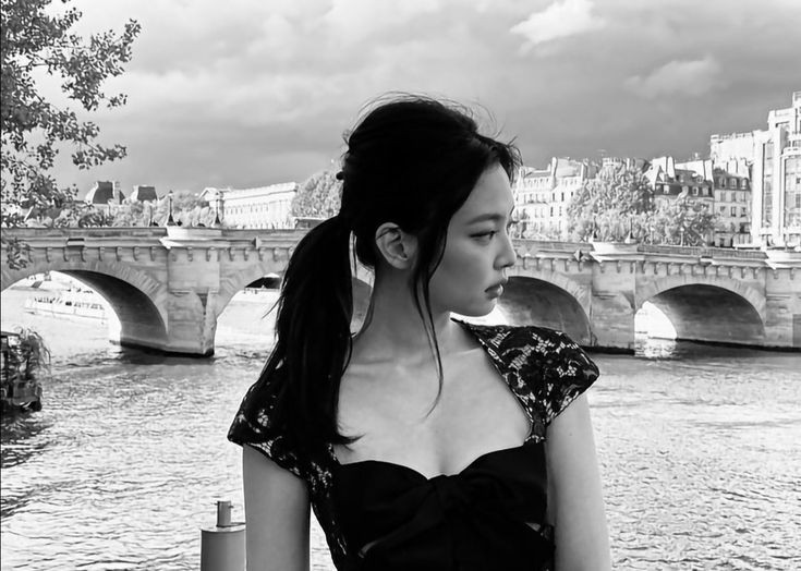 ii_mrhykm's tweet image. Shadow | Jenlisa OneShot

It&apos;s like I&apos;m her shadow,
I&apos;m always behind,
Always forgotten,
Always darker.