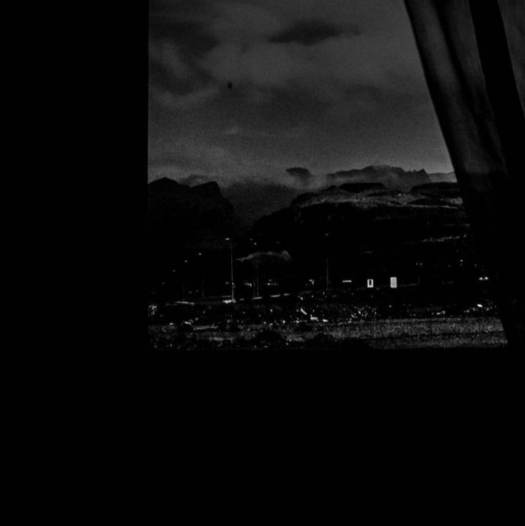 ii_mrhykm's tweet image. Shadow | Jenlisa OneShot

It&apos;s like I&apos;m her shadow,
I&apos;m always behind,
Always forgotten,
Always darker.