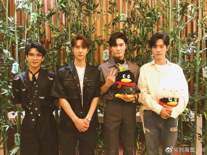 เออ พึ่งสังเกตุตระกูลหลานทั้ง3คนละตระกูลเจียงมาไงเนี่ย เปิดตัว-