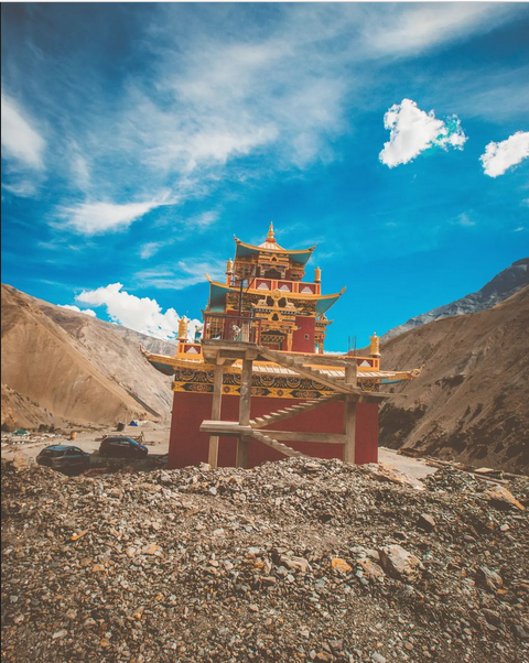 vacationtriang1's tweet photo. LOCATION: Gue Monastery, Spiti, Himachal Pradesh, India
Here the mummy of a Buddhist monk is kept for all to see. It is a naturally formed mummy( 500 years old), dug up by ITBP during routine construction work. The monastery is situated in a valley surrounded by beautiful peaks. https://t.co/8KGWxhhDmW