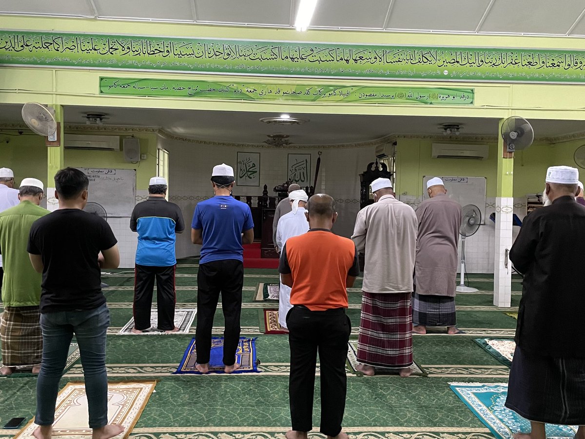 ahmadmaslan's tweet photo. Solat #Zohor di #Masjid Tua #Nyalas. Mohon doa agar diberi sihat selamat berkat berjaya bahagia di dunia & akhirat.
Masjid dlm DUN #Asahan. Moga Allah berikan kemenangan kpd calon2 #BN #BarisanNasional. Moga mereka sentiasa berbuat kebaikan.
#PRNMelaka
#KestabilanDemiKemakmuran https://t.co/uc15exyswv