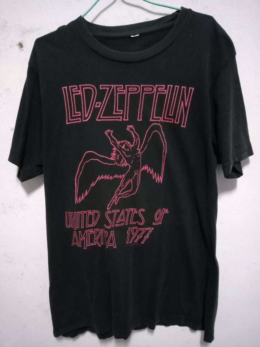 Kksuka1's tweet photo. เสื้อวง Ledzeppelin ไซร้ L  ราคา200 ตะเข็บคู่ป้ายบิน #เสื้อผ้ามือสองสภาพดี  #เสื้อวง https://t.co/ZwIaSWhV2F