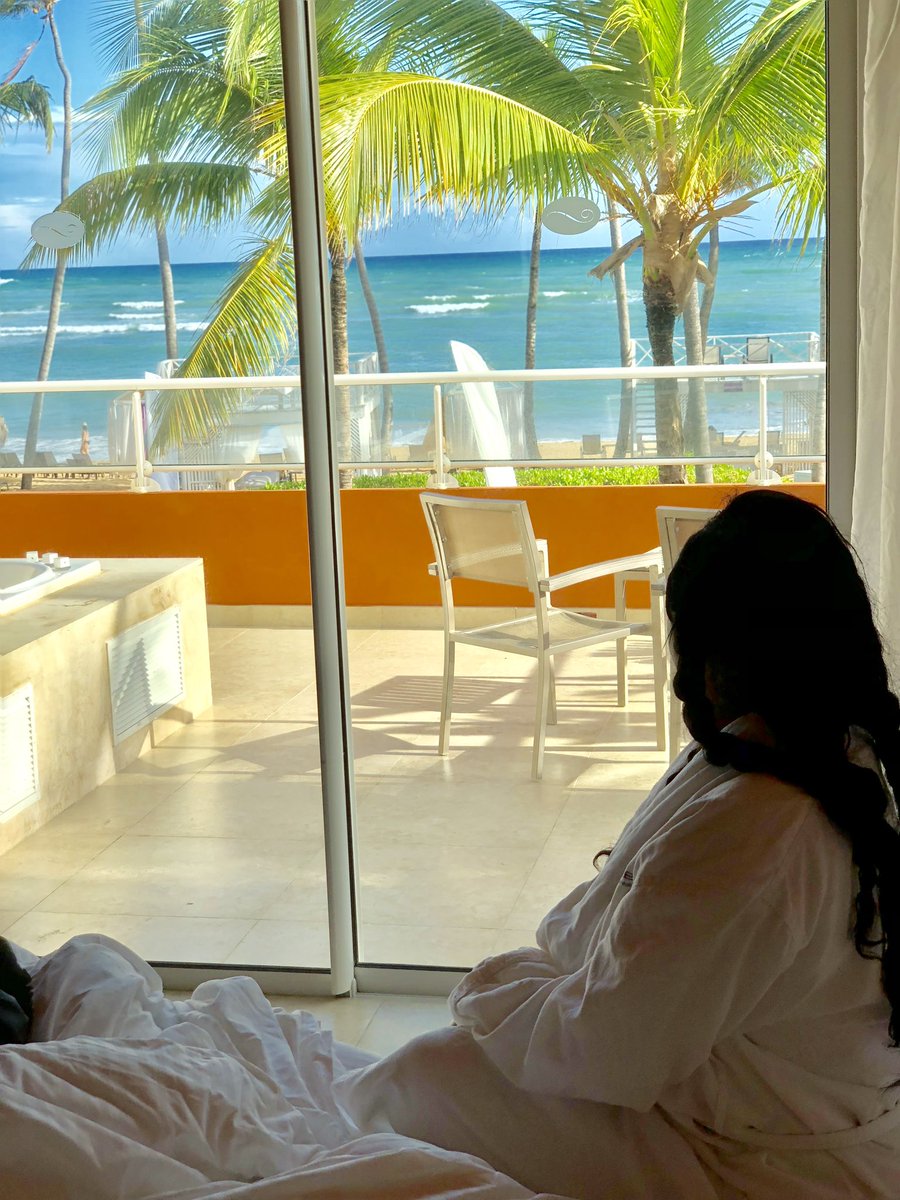travelbyshaiy's tweet photo. Next time you book..ask about upgrading to an Oceanfront Suite.
#Travelbyshaiy 
#oceanfront 
#callmetobook
#SuiteLife
#photooftheday
305.409.2133
📸 @shaiyhoward https://t.co/noq7nQxDVp