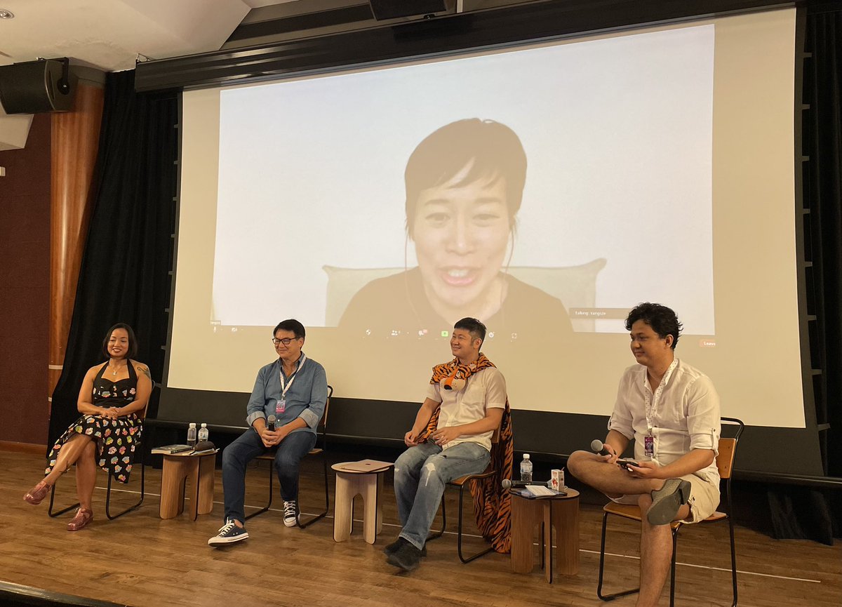beeblebrox000's tweet photo. Had a great time at #swf2021 Interesting discussion by @yishkabob @suffianhakim @GlenGoei @yangszechoo and #meihanboey on Pontianaks, shapeshifters and ghostly curtains which strangle people at night. #sgwritersfest
#BewareTheSmellOfFrangipaniAtNight https://t.co/ekG0B1d08H