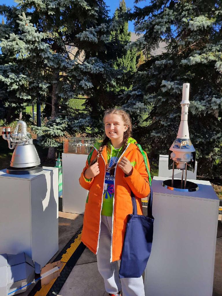 Поздравляем Софиенко Елену, ученицу 10 Б класса, которая стала победителем Всероссийского конкурса "Большая перемена". По итогам финала в "Артеке" победителями стали 600 школьников. Елена участвовала в конкурсе наравне с  2.5  млн. школьников со всей России. Гордимся! <a href="/pu_monso/">Поволжское управление МОиН СО</a>