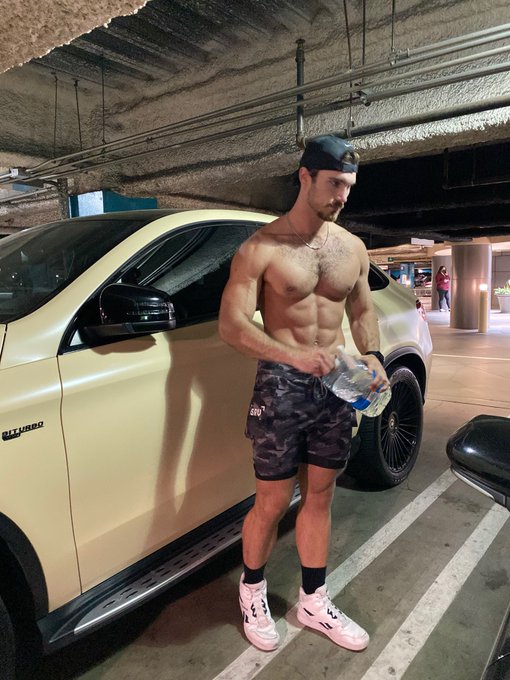 I stay hydrated https://t.co/EYw5Q8HC44