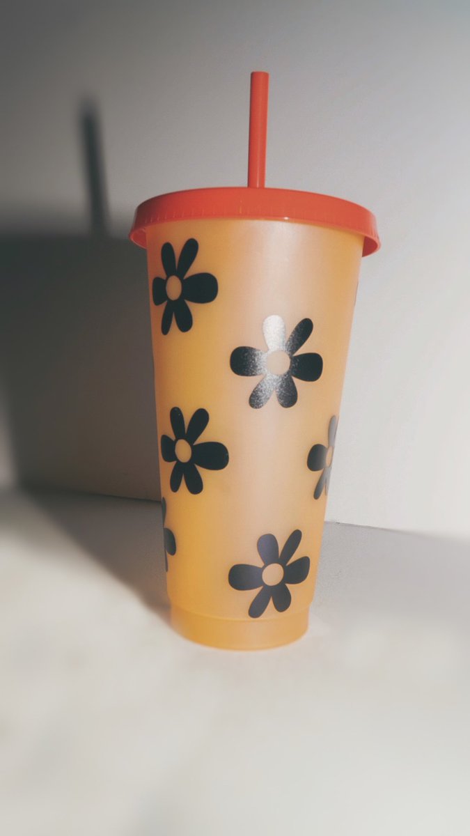 EMN1RESNICK's tweet photo. Custom design Color changing Tumblers for sell right now! Unfortunately the quantity is limited so make sure to grab them before theyโre gone. #tumblraesthetic #HolidayShopping #giftsidea #smallbusiness #etsyseller #EtsyBoost #FYP #shopsmall #shopsmallbusiness https://t.co/Aw10gUP6CA