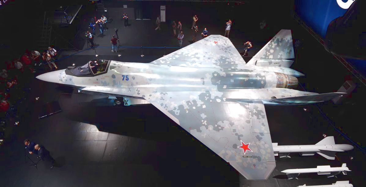 ALarigaudrieBFM's tweet photo. Pas mal, le Sukhoi 57 présenté au #DubaiAirshow. Un peu inspiré du projet Boeing F32 je trouve, @Demibainliquide ? J'adore le nom "Checkmate"... Il serait parfait dans l'#Electrosphere https://t.co/v3cV7yKsTj