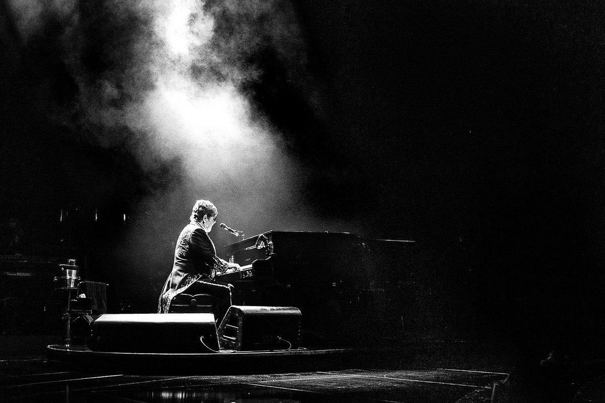\…. Tiny Dancer …./
#nft #eltonjohn #nftphotography