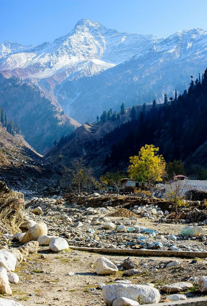 Advpakistan1's tweet photo. Malika Parbat
#MalikaParbat (#Queen of the #Mountains) (el. 5,290 metres (17,360 ft)) is the #highest #peak in #KaghanValley, #KhyberPakhtunkhwa, #Pakistan. It is about 6 kilometres (3.7 mi) #south of #lake #SaifulMuluk, near #AnsooLake. https://t.co/1UZSIZCCZ6