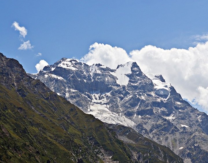 Advpakistan1's tweet photo. Malika Parbat
#MalikaParbat (#Queen of the #Mountains) (el. 5,290 metres (17,360 ft)) is the #highest #peak in #KaghanValley, #KhyberPakhtunkhwa, #Pakistan. It is about 6 kilometres (3.7 mi) #south of #lake #SaifulMuluk, near #AnsooLake. https://t.co/1UZSIZCCZ6