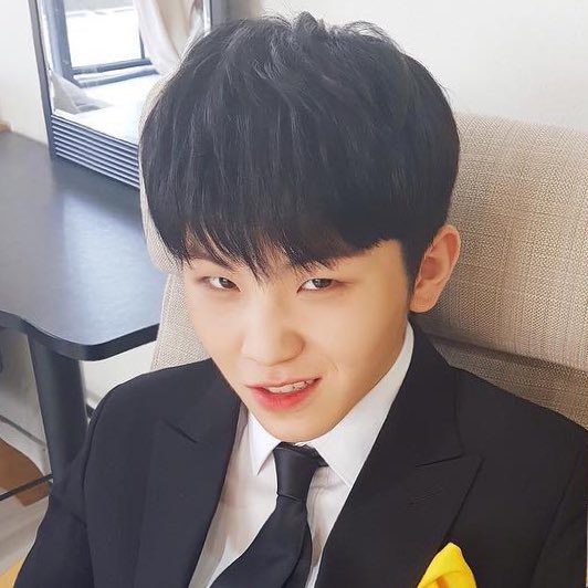 glitter_Woozi's tweet photo. #MAMAVOTE #seventeen 지훈이 보고 가세요 https://t.co/xRqVgJJ8Yt