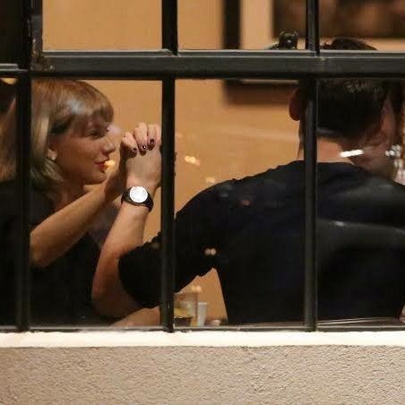 hiddlesnape's tweet photo. jake ni siquiera podía tomar de la mano a taylor frente a sus amigos, sin embargo tom: https://t.co/qWjD55WEB5