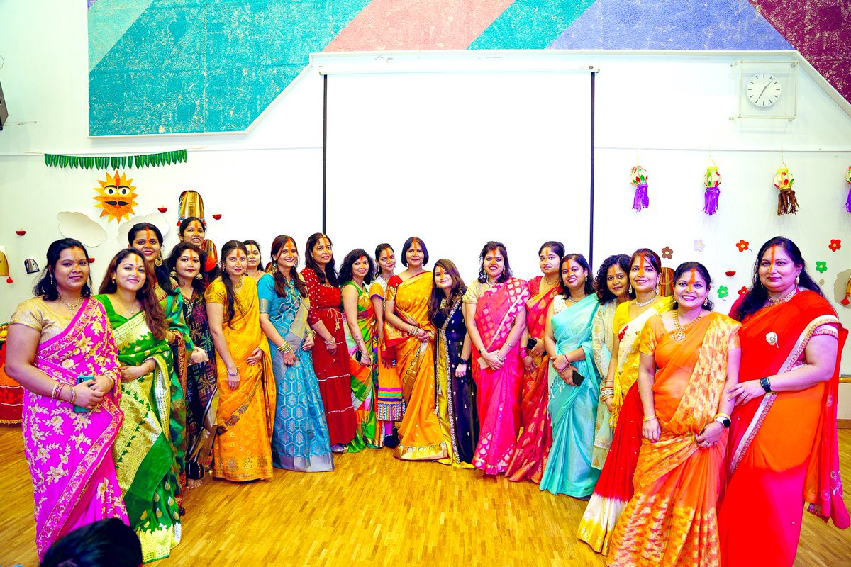 IndEmb_Fin's tweet photo. छठ महापर्व के पावन अवसर पर Finland में पहली बार Bihar Jharkhand Parishad Finland द्वारा एक रंगारंग सांस्कृतिक कार्यक्रम का आयोजन किया गया। 

इस उल्लास की घड़ी में Ambassador @raveesh_kumar, @RaveeshRanjana सहित भारतीय समुदाय के लोग शामिल हुए। https://t.co/aknyIjNgTK