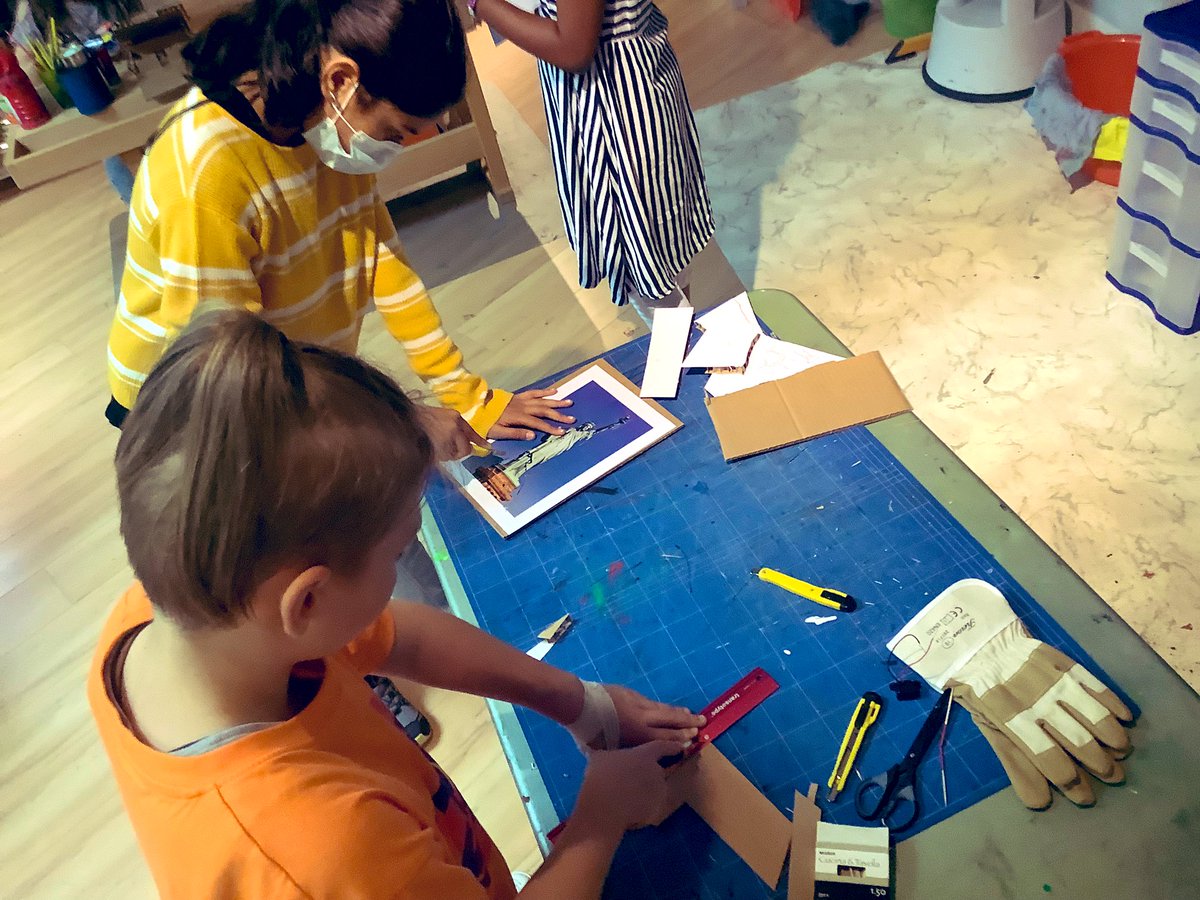 edu_GetCreative's tweet photo. It’s lovely to see the Gr5 class coming together to help one of their peers finishing a demanding project.
3 models representing Ms. Njomza’s Migration Story 🤩
#designthinking #migration #empathy #enhancedPYP #teamwork #resilience #HumanJourney #MakerSpace https://t.co/LoTIFCmM39