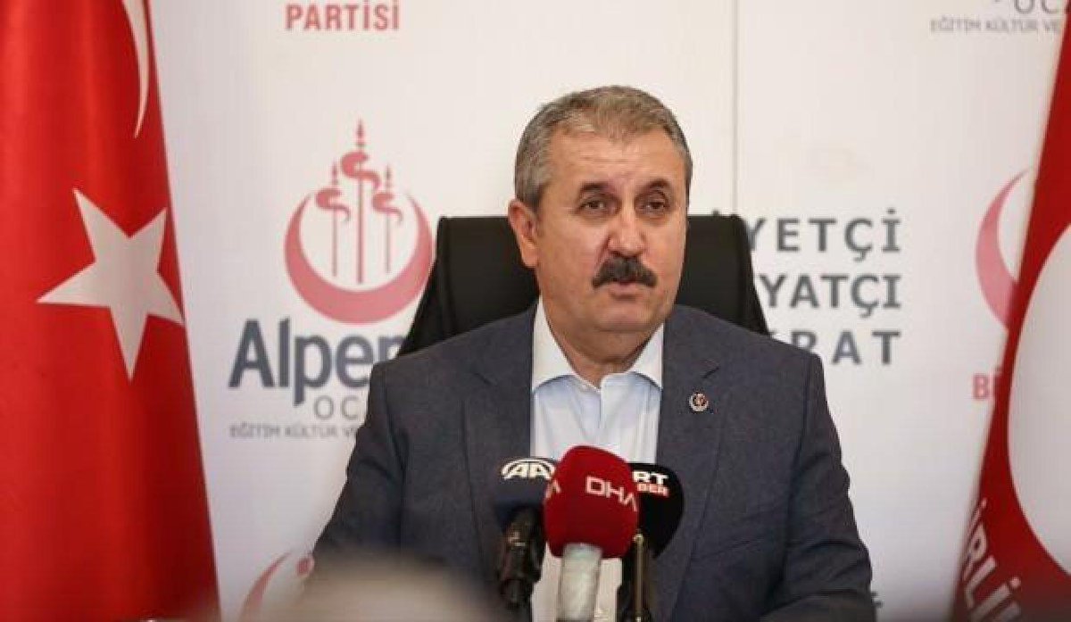 Destici, yayımladığı mesajda, 1571'de 2. Selim döneminde fethedilen Kıbrıs'ın o tarihten günümüze, 450 yıldır Türklerin yurdu ve Türk toprağı olarak varlığını devam ettirdiğini belirtti.15 Temmuz 1974'te Kıbrıs'ta, hedefleri "Ada'da Türk varlığını yok

turkiyetelevizyonu.com.tr/2021/11/14/bbp…