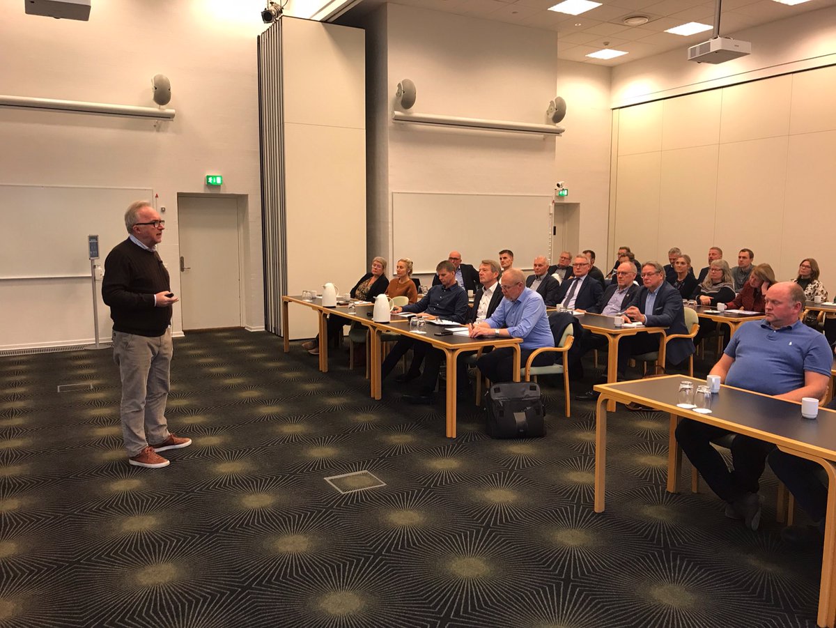 ”Hvilke afgrøder kan vi dyrke i fremtiden?”
Meteorolog Jesper Theilgaard sætter fokus på klimaforandringernes konsekvenser i et indlæg på Mejeriforeningens Medlemsmøde i Silkeborg i dag. 
#dkgreen #dkmejeri