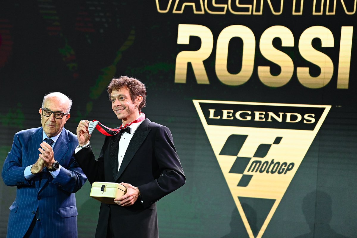 SupportVale_46's tweet photo. "#ValentinoRossi was made a #MotoGP Legend at last night’s awards ceremony"

So... apparently they just found out last night that he's a legend..🤦‍♂️🤦‍♀️🤷‍♂️🤷‍♀️
JK🤪 https://t.co/Xw92b2kVaJ