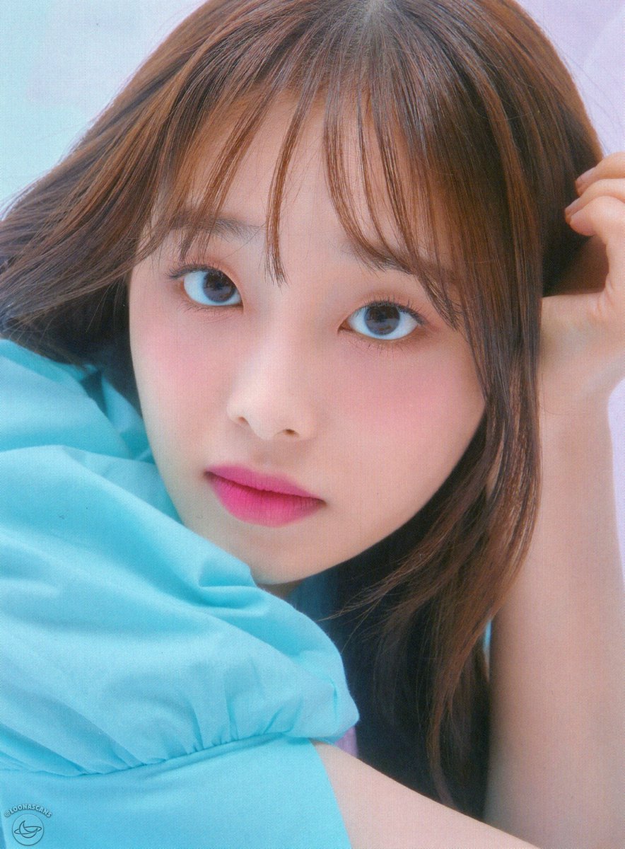 loonascans's tweet photo. Summer Package 2021 Photobook
» Chuu https://t.co/RxTweQJXlw