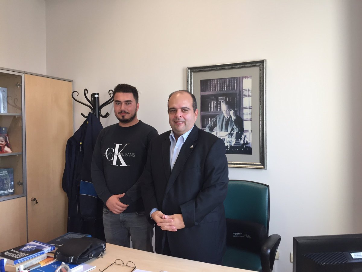dtansi's tweet photo. @yeditepekamu ve @yeditepeiibf öğrenci temsilciliğine seçilen, değerli öğrencimiz @HasanustaYigit bugün ziyaretime geldi. Kendisini tekrar kutluyor, görevinde başarılar diliyorum... https://t.co/gqm0Z1fdHM