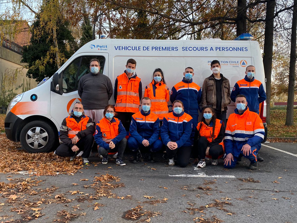ADPC_91's tweet photo. Ces dernières semaines ont été riches en formations ! 💪
Formation de formateurs PSC1, formations PSE nous ont permis d'agrandir nos équipes de secouristes mais également de formateurs, qui s'engagent tout au long de l'année à vous former au PSC1, GQS, SST...!  🎊 https://t.co/ff9RJx5no6