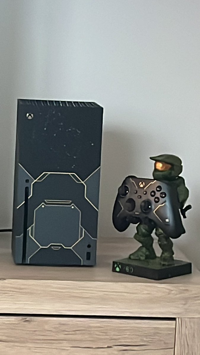 ShalinaScherer's tweet photo. @bt909_de @XboxBotDe Meine kam auch am Samstag an 💕😍 https://t.co/JZKQyaoXb7