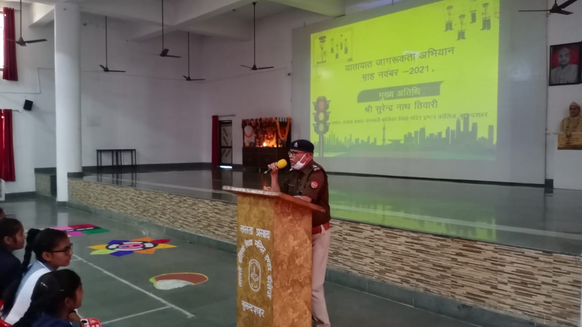 bulandshahrpol's tweet photo. अपर पुलिस अधीक्षक नगर व ARTO एवं यातायात निरीक्षक द्वारा यातायात माह नवम्बर-2021 के दृष्टिगत ललता प्रसाद सरस्वती विद्या मंदिर स्कूल में छात्र-छात्राओं को यातायात नियमों का पालन करने हेतु जानकारी देकर जागरूक किया गया। #UPTrafficMonth2021 #TrafficAwarenessUP #TrafficTraining https://t.co/XmwY7yhAT0