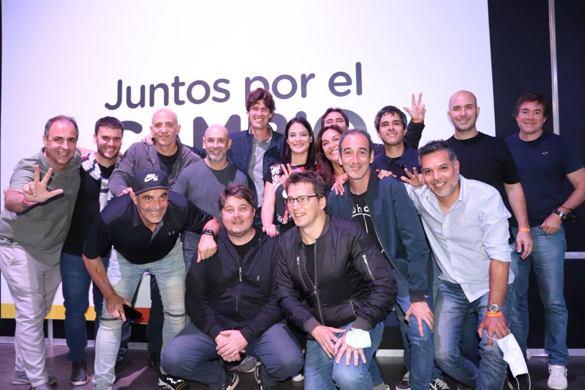 MGuouman's tweet photo. ¡Comenzamos una nueva etapa! Gracias a todxs los ciudadanos que eligieron Juntos por el Cambio. Tenemos la responsabilidad histórica de iniciar cambios estructurales para alcanzar la Argentina que queremos https://t.co/5bGNh8AiKD