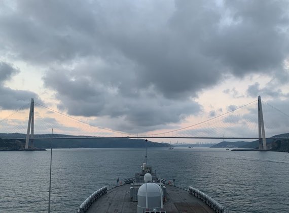 ABD Altıncı Filo amiral gemisi #USSMountWhitney Karadenizdeki görevlerini tamamladıktan sonra boğaza girerek Akdeniz’e çıkıyor.