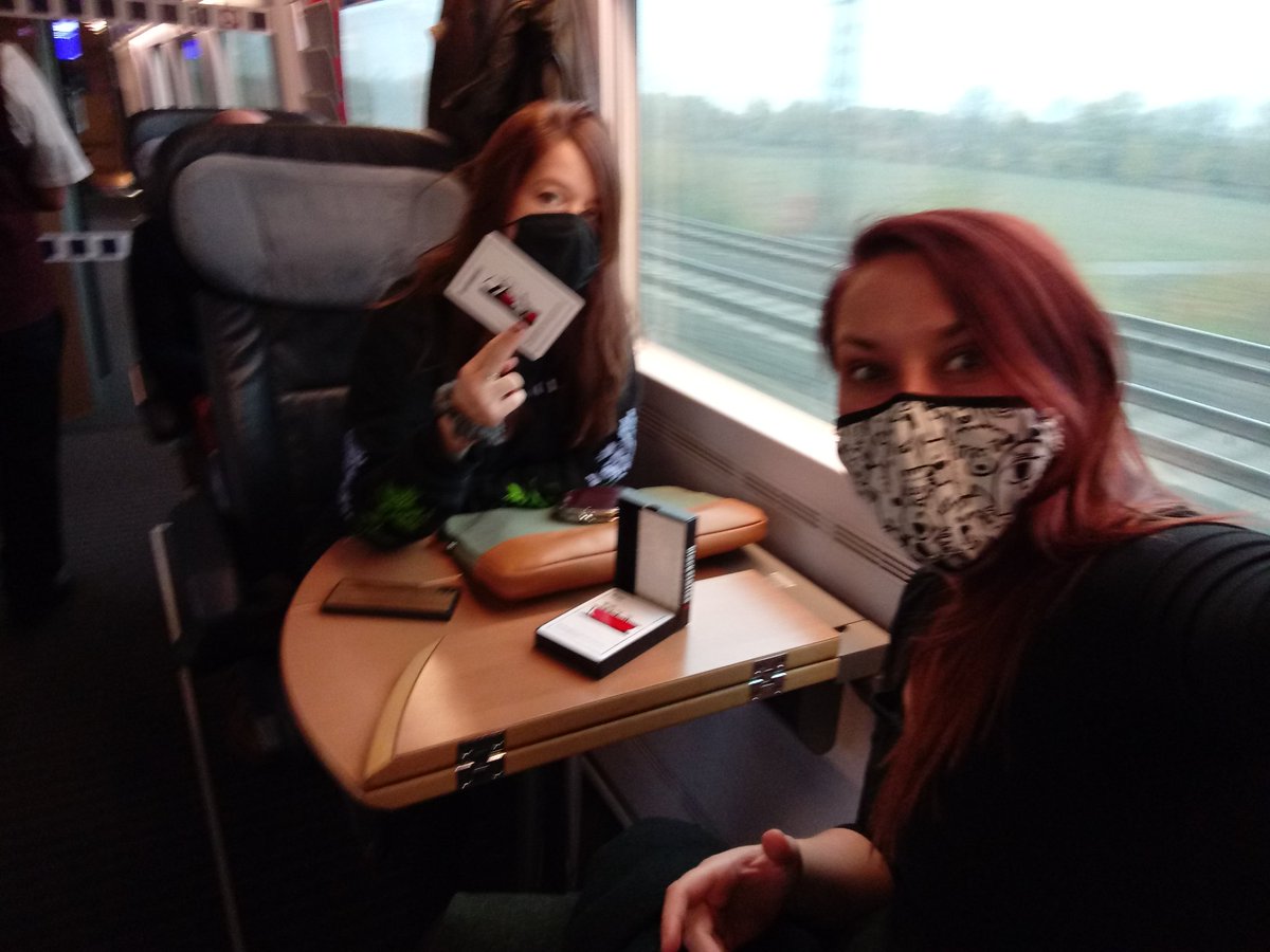 Only 2,5 more hours of train time to go! 

Work time is over (sorta), fun times are here 🥳 <a href="/klaartjejulia/">Klaartje Julia</a> and I are playing Black Stories in preparation for my workshop, but also for funsies #AgileTD