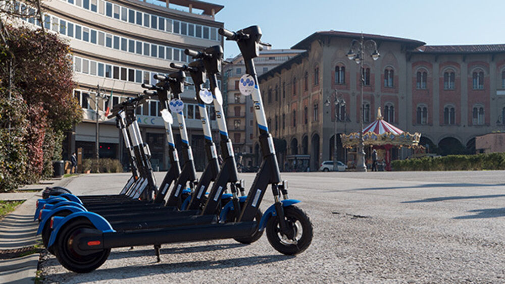 ComunePisa's tweet photo. 🛴🛴 #Circolazione, #stalli rosa e limite velocità per #monopattini presenti da tempo in città @Pisamo2 commenta le novità al #codicedellastrada #sicurezza 

https://t.co/TIX15Ek1jA https://t.co/XI0Jv1a0Xd