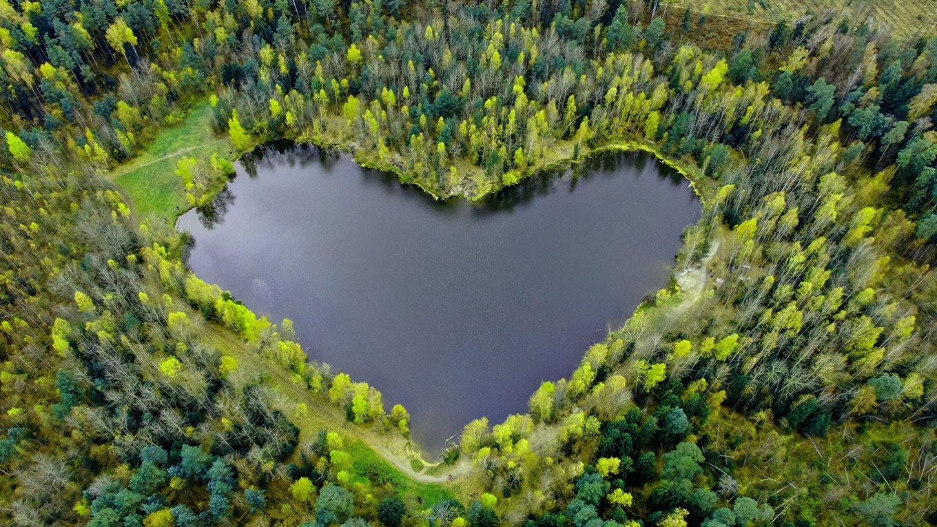 Озеро красное Кучинский лесопарк