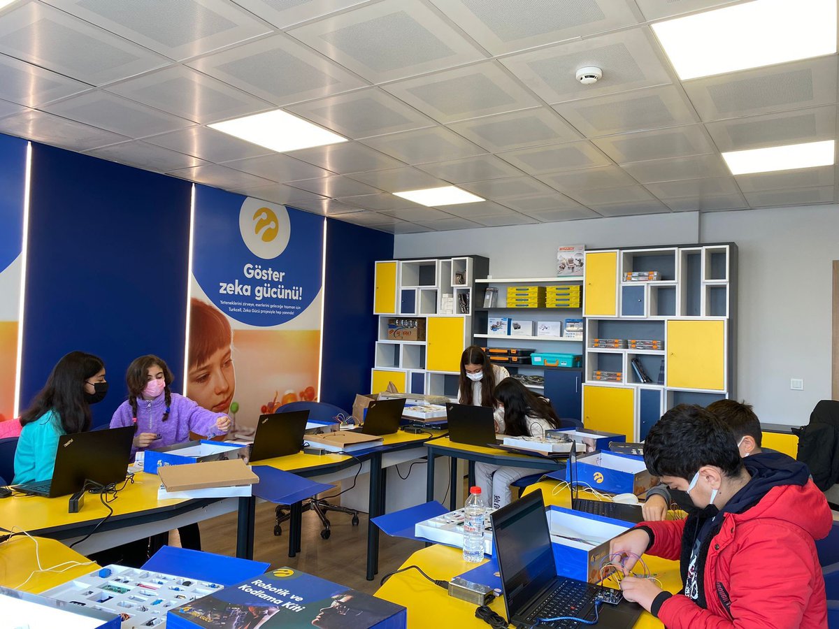ZekaGucu's tweet photo. Zeka Gücü eğitimlerimizden üçüncüsünü Siirt’te gerçekleştirdik🥳
Bir sonraki durağımız sizce neresi olsun? 🤔 https://t.co/tKcWzIncka