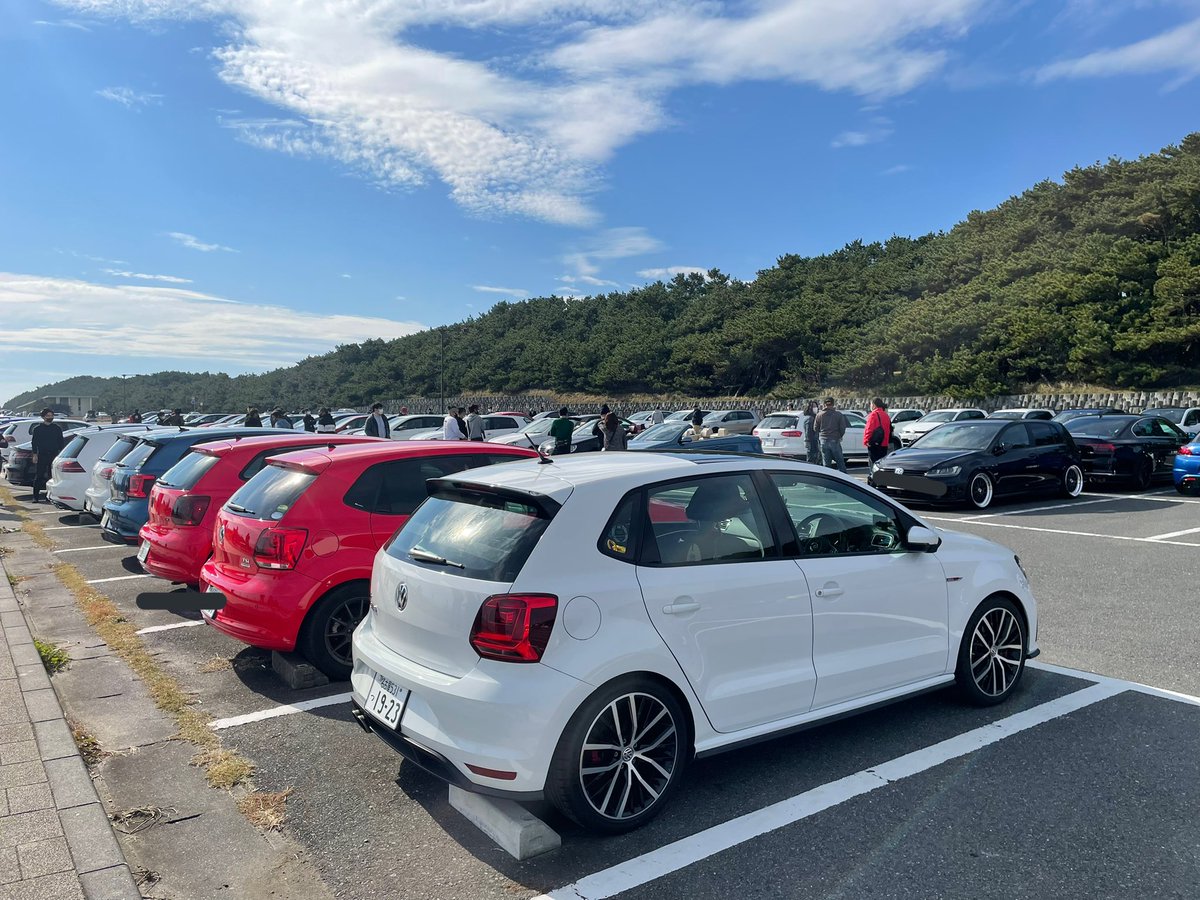 ImoutoPolothan's tweet photo. 隠し方雑ですみません!
#VWMT の写真もう一枚ありました。
そう言えば、動画だとイマイチに見えた
ゴルフ8はリアルで見ると凄くかっこよかったです!
東海だとまだあまり見かけない?ので、見れてよかったです!
一台一台全て個性豊かで本当に行ってよかったです! https://t.co/CD0i3j3VqT