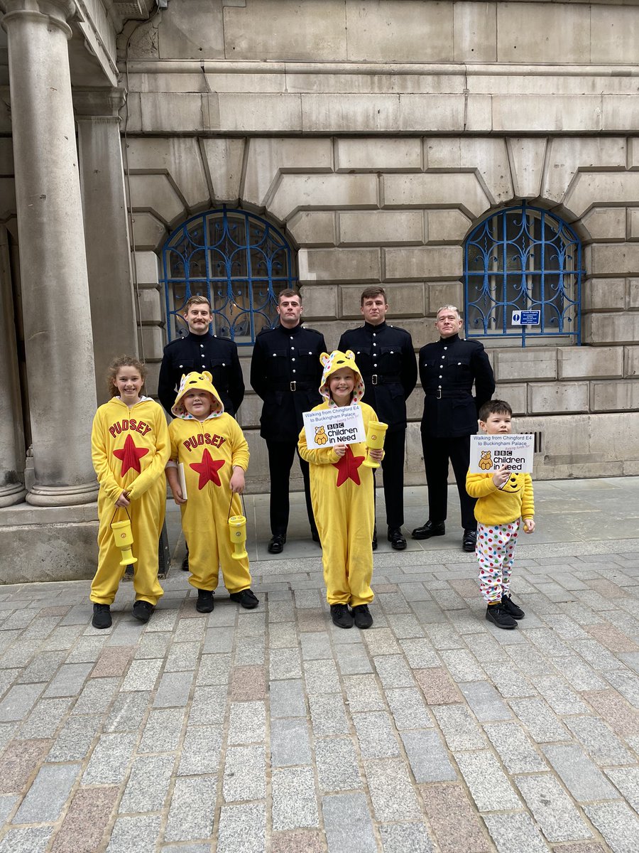 WingSiobhan's tweet photo. We walked from Chingford E4 to Buckingham Palace to fund raise for #ChildreninNeed  with 5 very young kids who walked every step of the way @Schofe @hollywills @bbc @ChiIdreninNeed @CINSupport @ChildreninNeed_ @childreninneed1 https://t.co/LoOSty2TNI