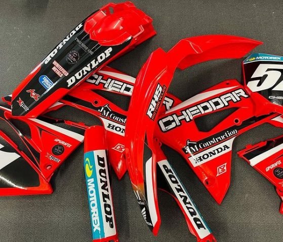‼️Custom Honda Kit with Plastics all supplied by us‼️
Feel free to contact us if you have any queries👊🏼

📞01249 446347
📧 sales@gpgrafix.com
🖥 gpgrafix.com
💻 ebay.co.uk/str/gpgrafix

#gpgrafix #custom #graphics #mx #sx #motocross #supercross #customgraphics