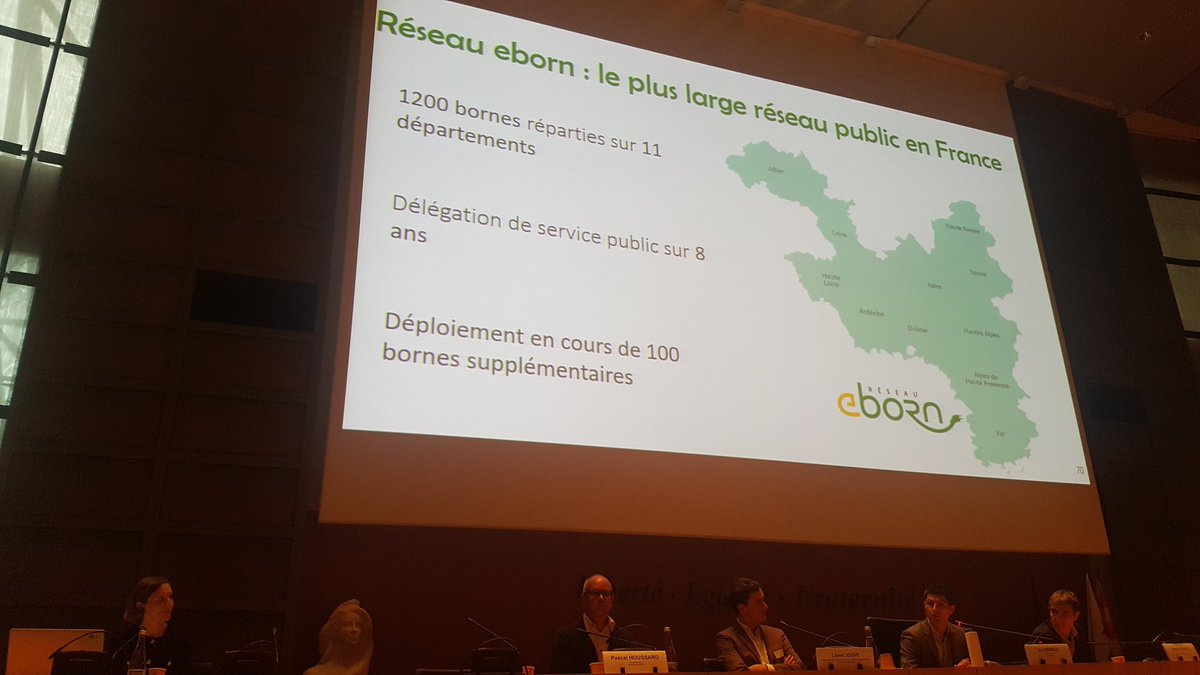 voiturelec's tweet photo. Le reseau #eborn de bornes de recharge : 1200 bornes réparties sur 11 départements, un partenariat public/privé. Doublement des recharges réalisées sur les bornes tous les ans. #easycharge @VINCI. #assises de l'#electro-#mobilité en partenariat avec le @departement13 https://t.co/1eDLw9OWea
