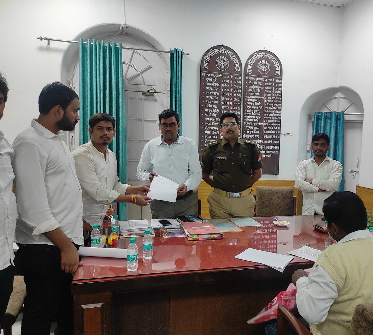 RajatsinghAU's tweet photo. आज का धरना सफल रहा -  
एडीएम ऑफिस में ADMऔर SP सिटी द्वारा ज्ञापन को मुख्यमंत्री, शिक्षा मंत्री और अपर शिक्षा सचिव को फॉरवर्ड( ईमेल, फैक्स) कर रिसीविंग दिया गया है |
आज की भीड़ ने सरकार को दिखा दिया होगा की प्रशिक्षितों की ताकत प्रदेश में कितनी है |
@yadavakhilesh @AjayLalluINC https://t.co/6KyNeWhyH8