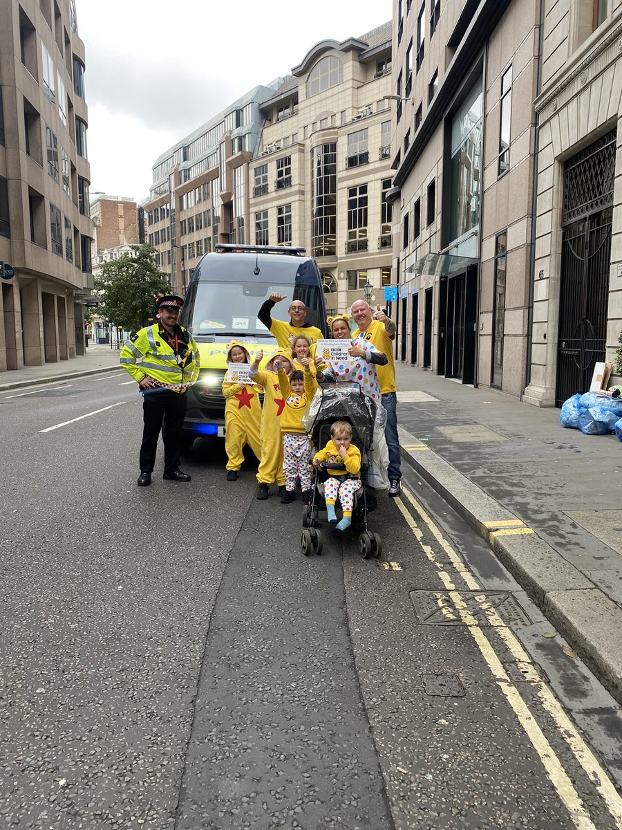 WingSiobhan's tweet photo. We walked all the way from Chingford E4 to Buckingham Palace to fund raise for #ChildreninNeed with very young children who walk every step of the way it took us 6:45 minutes we even went past our beloved #westham @davidgold @ExWHUemployee @DaveWalkerWHU @Noble16Mark @_DeclanRice https://t.co/TlCOYp2amE