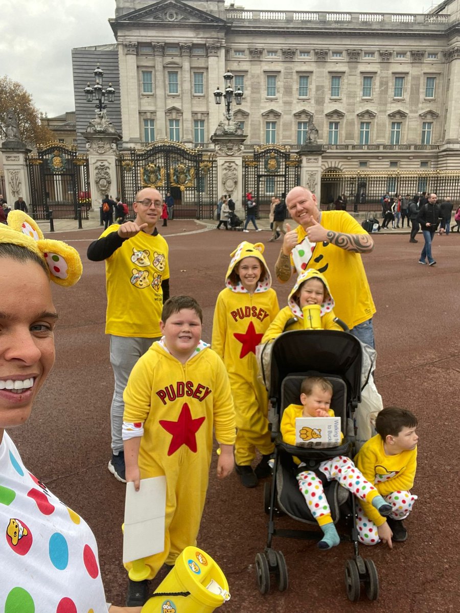WingSiobhan's tweet photo. We walked all the way from Chingford E4 to Buckingham Palace to fund raise for #ChildreninNeed with very young children who walk every step of the way it took us 6:45 minutes we even went past our beloved #westham @davidgold @ExWHUemployee @DaveWalkerWHU @Noble16Mark @_DeclanRice https://t.co/TlCOYp2amE