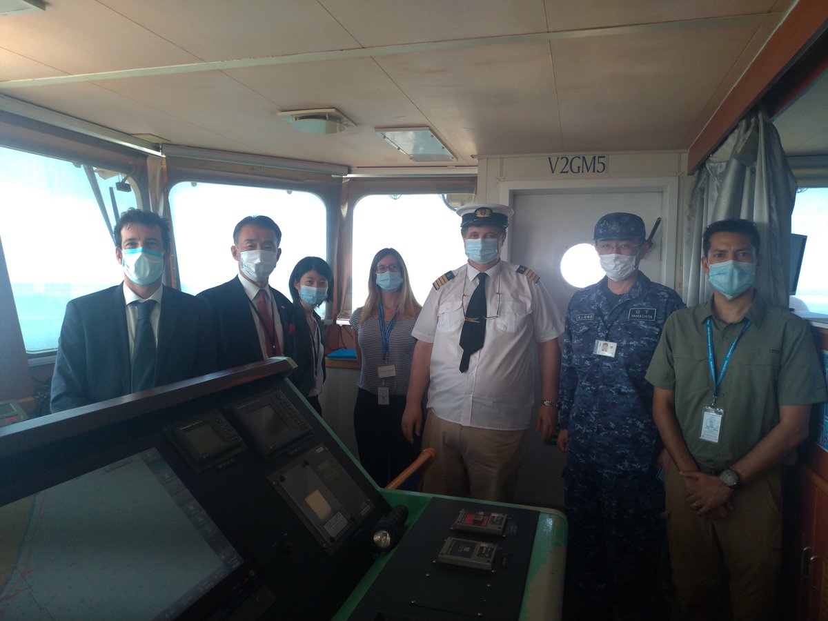 🚚国連WFPのロジスティクス🚢

在ジブチ日本大使館🇯🇵の大塚海夫大使が国連WFPの食料支援物資を運搬する大型船を視察しました。

ジブチ🇩🇯を経由し、1100トンの栄養補強食品や食用油をソマリアまで輸送し、食料難に瀕する子どもや家族のもとまで届けます🚢