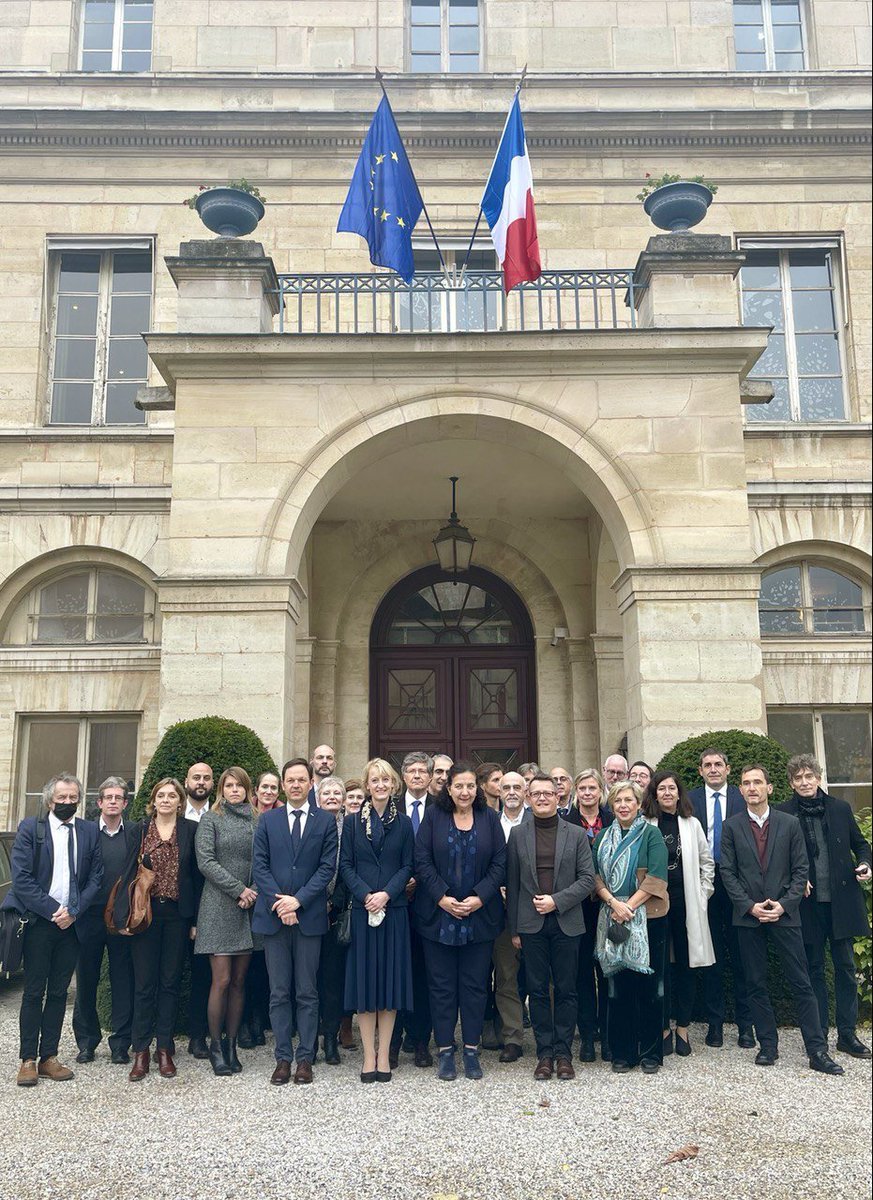 C'était une volonté du Président de la République lors du discours de la Sorbonne : 41 universités européennes ont été lancées depuis 2019 ! Avec 33 établissements français engagés.

Réunion des alliances à <a href="/sup_recherche/">Ministère Enseignement supérieur/Recherche/Espace</a> pour un point d’étape en amont de la #PFUE2022. 🇫🇷🇪🇺