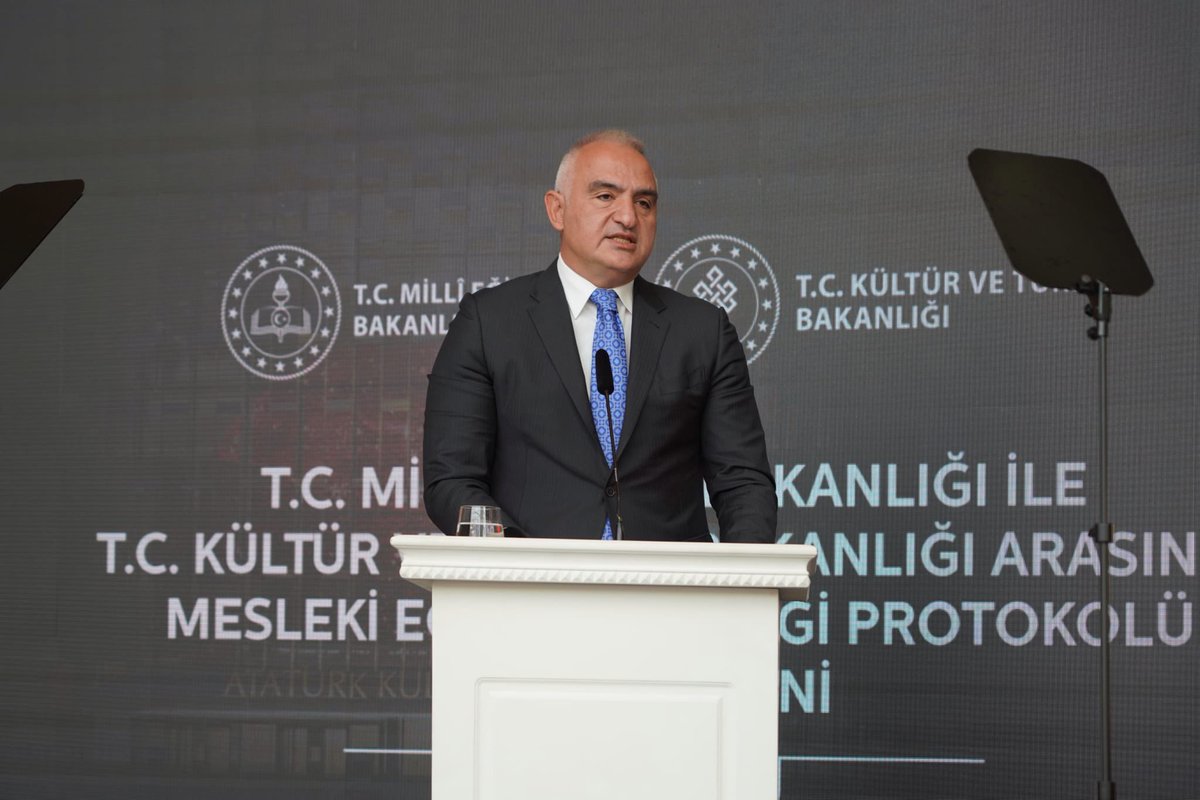 Millî Eğitim Bakanımız Sayın Mahmut Özer ile Kültür ve Turizm Bakanı Sayın Mehmet Nuri Ersoy, iki bakanlık arasındaki iş birliği protokolünün imza törenine katıldı.
<a href="/tcmeb/">Millî Eğitim Bakanlığı</a> <a href="/TCKulturTurizm/">T.C. Kültür ve Turizm Bakanlığı</a> <a href="/memleventyazici/">Levent Yazıcı</a>