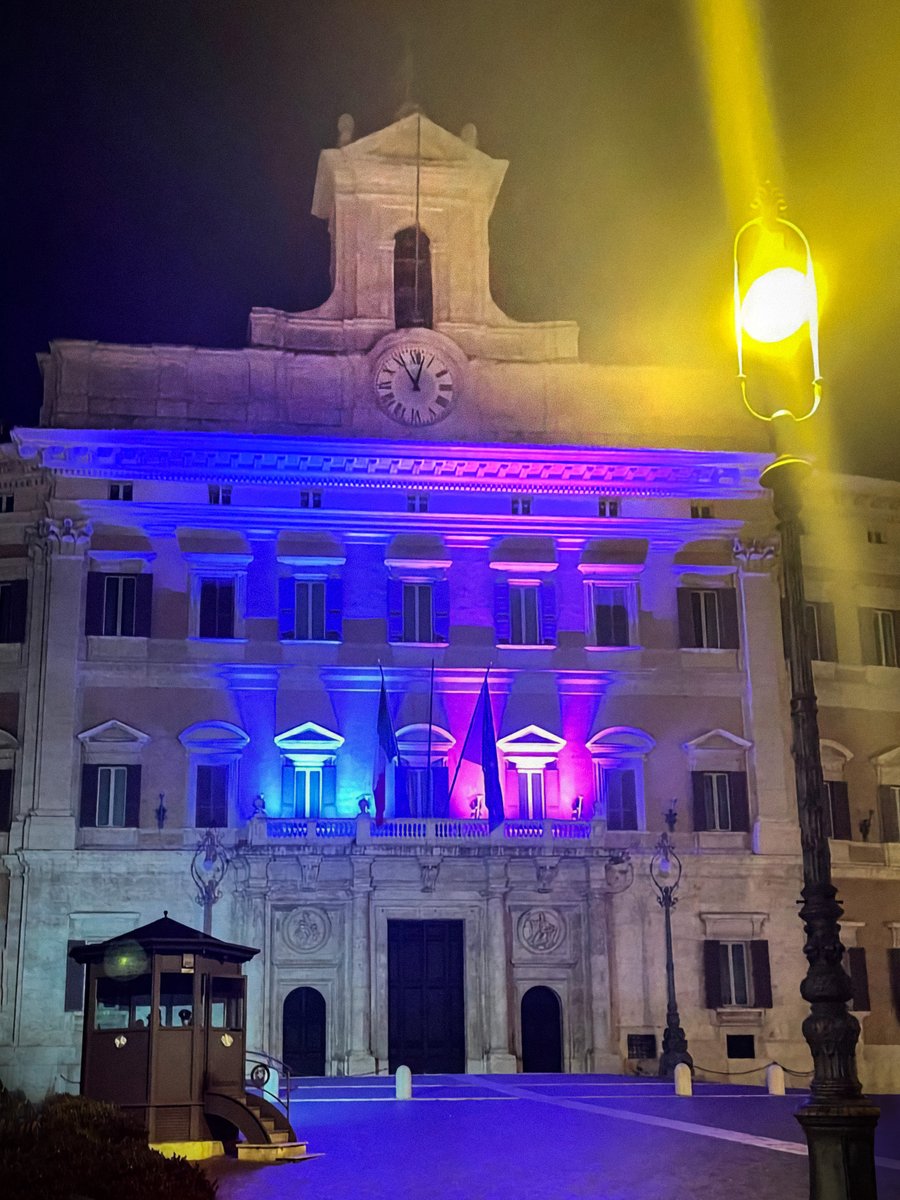 SIU_Italia's tweet photo. In occasione di #Movember, @Montecitorio si è illuminato di blu e viola per sensibilizzare la #prevenzione dei tumori della prostata e del testicolo

Grazie al questore @F_DUva per aver accolto l'iniziativa promossa dal prof Carrieri e @FicarraVincenzo

🔗 https://t.co/XHPaz9UrH4 https://t.co/Px8lsFmx0H
