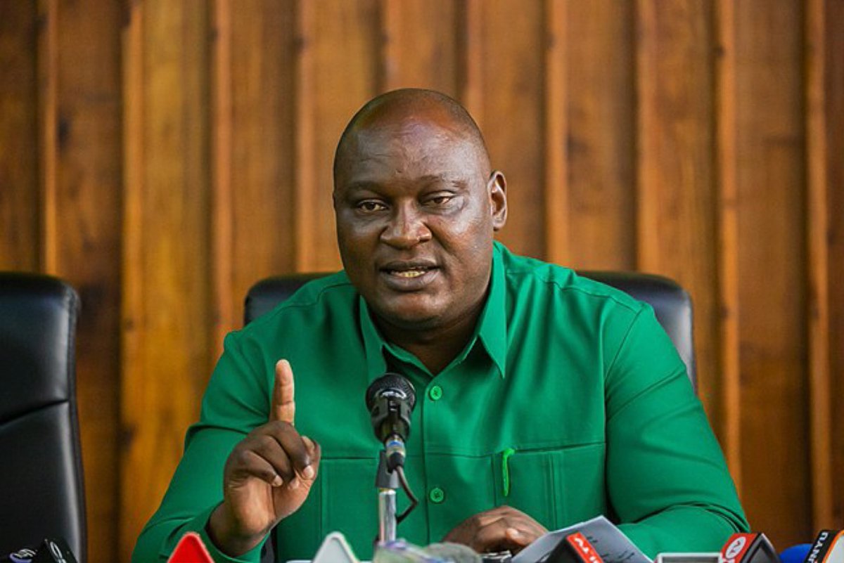 swahilitimes's tweet photo. “Kwa sasa vijana wengi wa Umoja wa Vijana [UVCCM] wamekuwa wapambe namba moja wa wagombea na wahangaikaji wa mambo binafsi ya viongozi na kuacha majukumu yao halisi.” - Katibu Mkuu wa CCM https://t.co/XmVstrkQzd