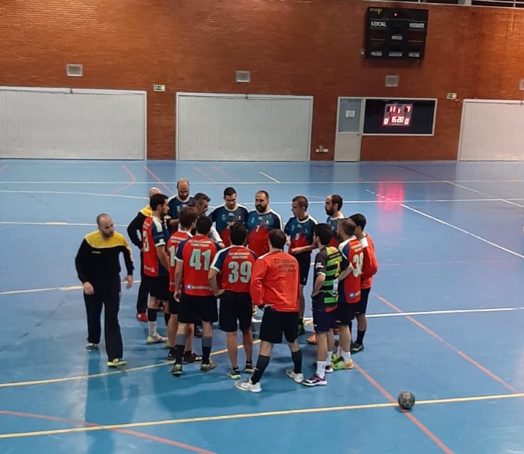 Victoria muy sufrida en casa 21-20 ante <a href="/CBParla/">Club Balonmano Parla</a> 

Seguimos! 💪🏻
#balonmanomadrileño