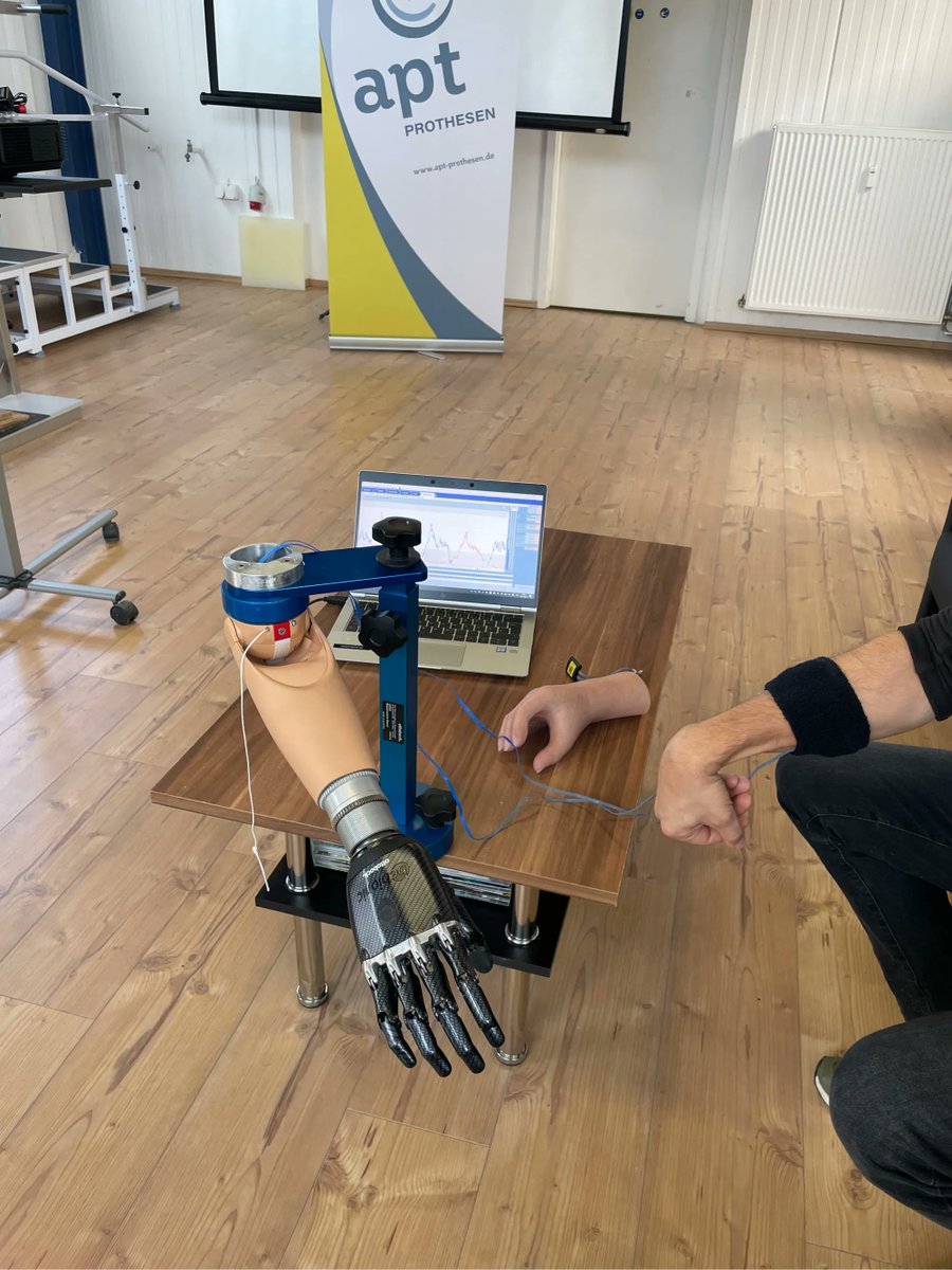 AProthesen's tweet photo. Auch in Ostwestfalen wird gelernt und fortgebildet. 🦾 Die Zertifizierung für den Dynamic Arm in Ostwestfalen wurde erfolgreich abgeschlossen.
#aptprothesen #armprothese #aperfectteam #handprothese #ottobock #ostwestfalen #badlippspringe #paderborn #badoeynhausen #reichmirdiehand https://t.co/WIjwQoitie