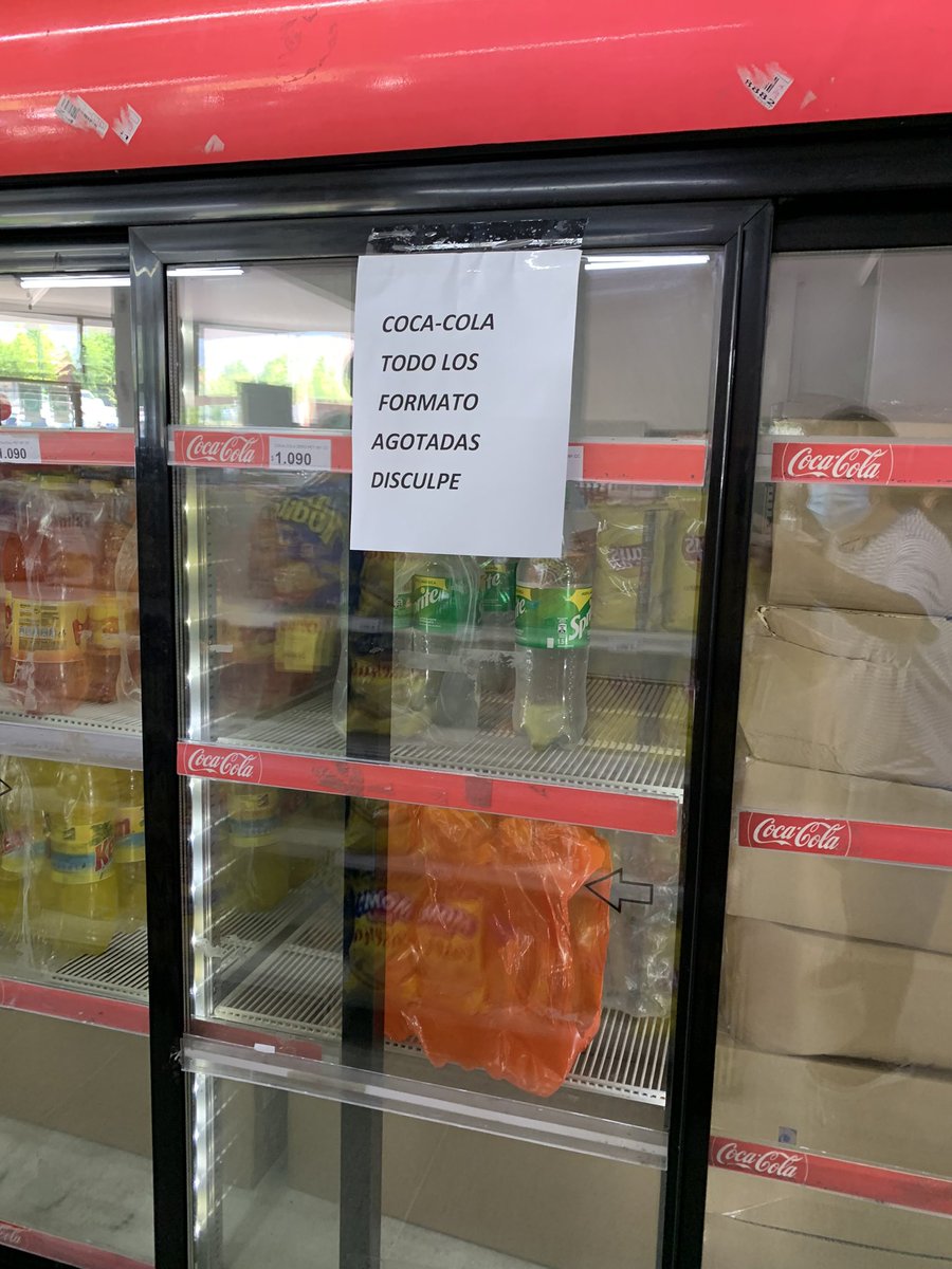 Tronpodio's tweet photo. Será una señal divina!!! Que no tengamos @CocaCola  la cosa es rara!! https://t.co/BdAvXzKPml