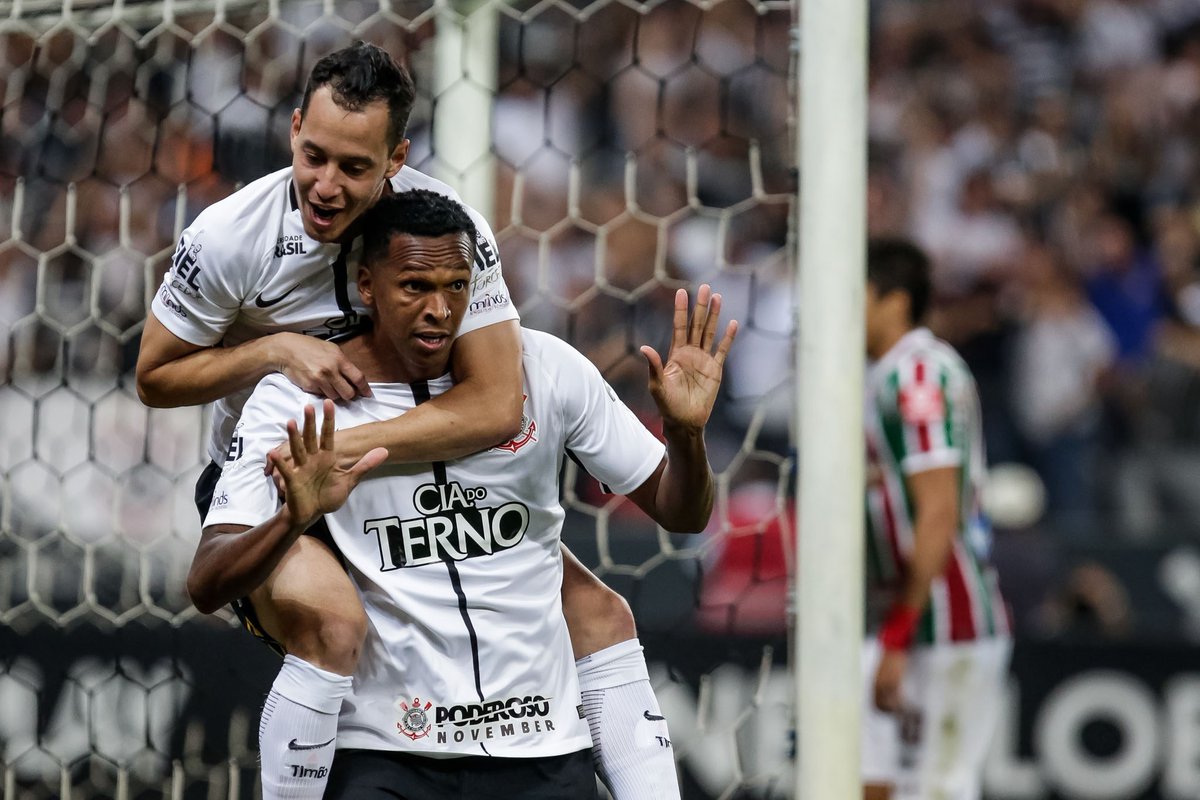 Corinthians's tweet photo. Algumas fotos da comemoração no gramado após a confirmação de mais um título nacional para o Timão. QUE DIA! 😍🖤
📷 Daniel Augusto Jr. e Rodrigo Gazzanel / Ag. Corinthians
#HeptaDeRespeito
#VaiCorinthians https://t.co/CASwWYqbM0