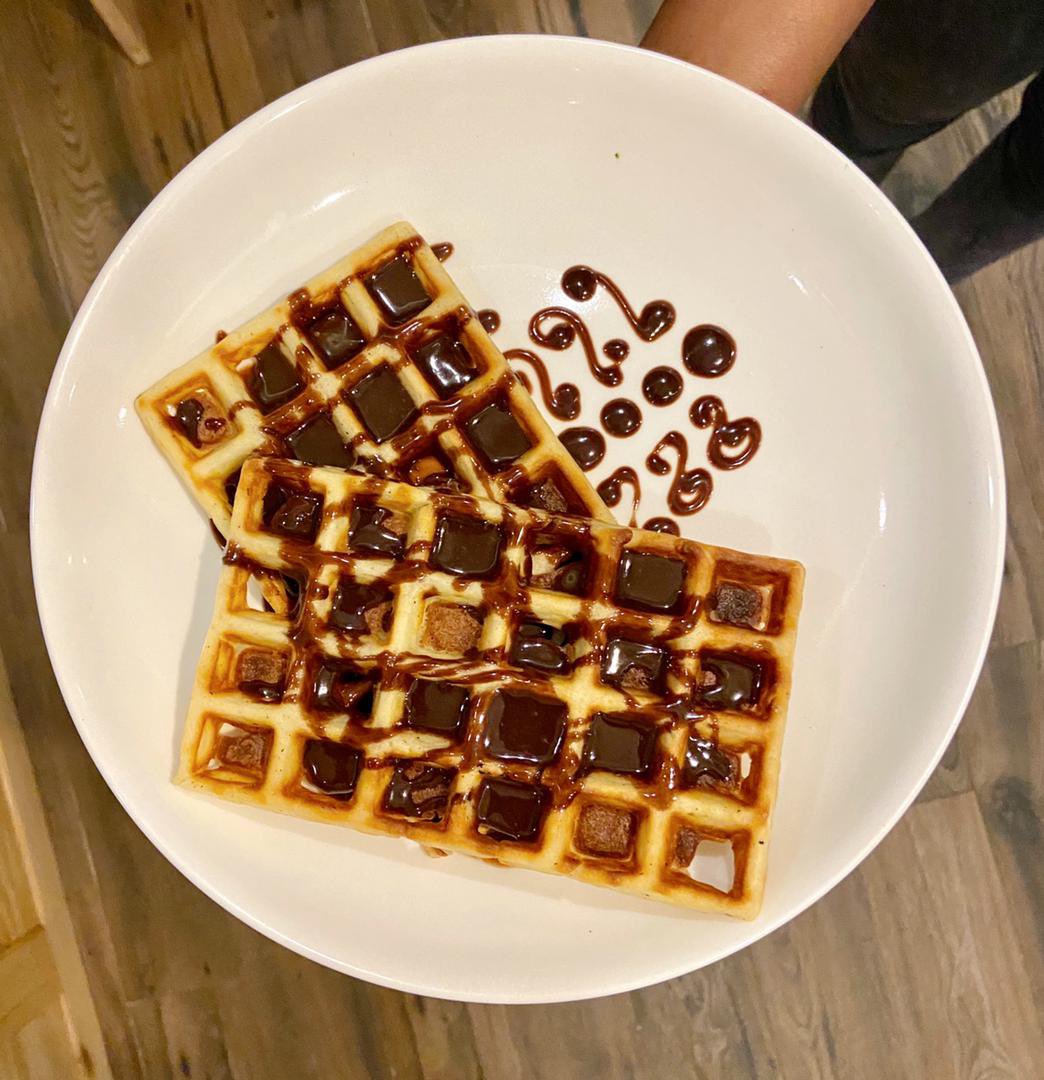 MamyKa9's tweet photo. Chez @yesfooddakar vous avez le choix entre une variété de plats les uns plus délicieux que les autres. Profitez également d’une réduction de 25% avec le code promo MAMYKAYES25🎉❤️ et commandez en ligne sur https://t.co/q1xvIYsGyA 🤩🎉
#yoff #foodlover #yesfood https://t.co/i3oYS8JDEf